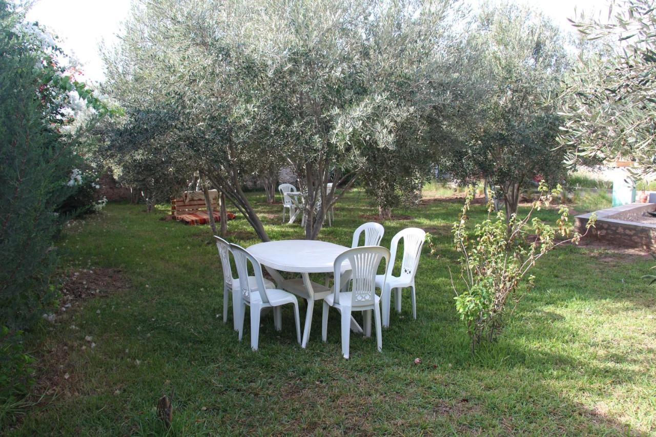 Les Jardins Fleuris Panzió Szavíra Kültér fotó